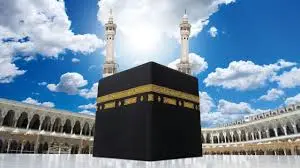 Rüyada Kabe'de namaz kılmak ne anlama gelir? Dini vecibeleri yerine getirme, günahlardan arınma ve düşman şerrinden emin olmanın tabiri.